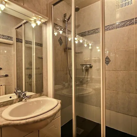 Apartment Grand Au Pied Des Pistes Avec Balcon, Pour 6 Personnes - Fr-1-455-40